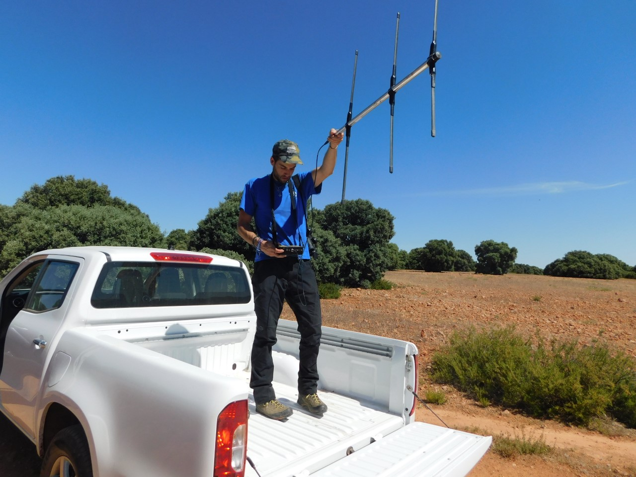 Joven realizando trabajos de gestión y conservación de fauna cinegética