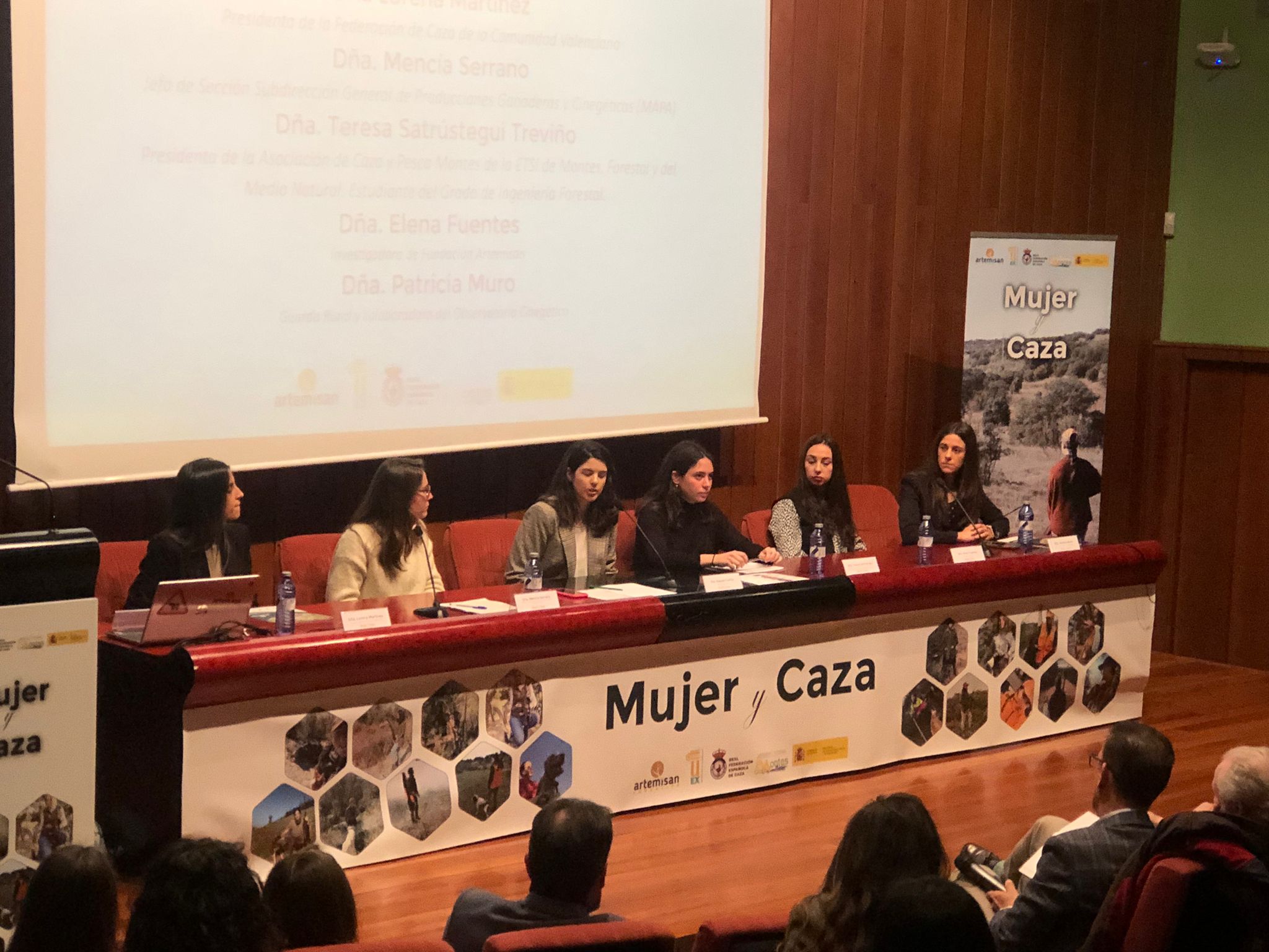 Mujer cazadora en España