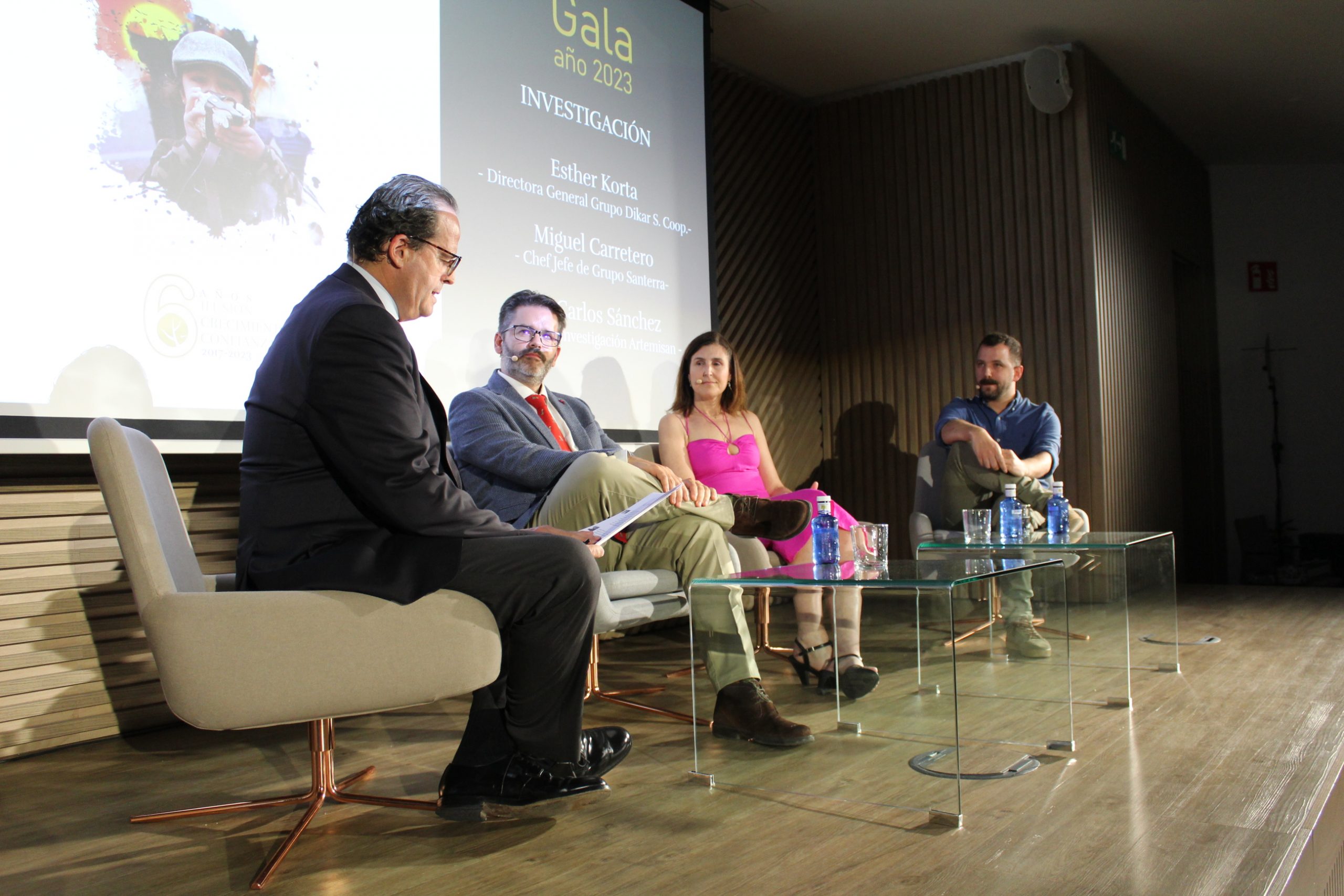 Mesa de Investigación de la Gala de Fundación Artemisan 2023, con Esther Corta, Miguel Carretero y Carlos Sánchez