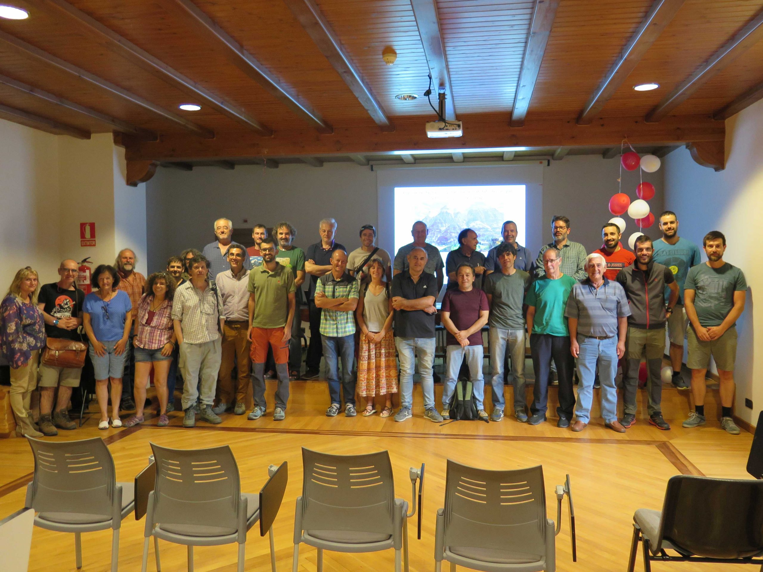 foto de familia reunión en bielsa sobre los trabajos de mejora de hábitat de urogallo