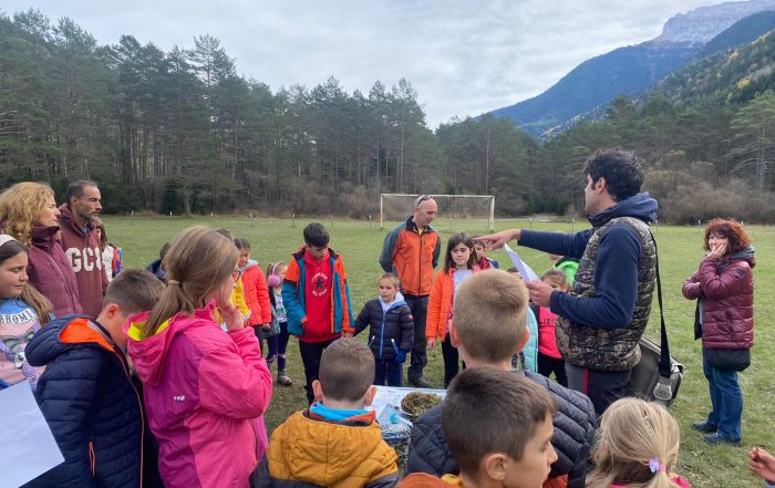 foto alumnos charla urogallo y cambio climatico